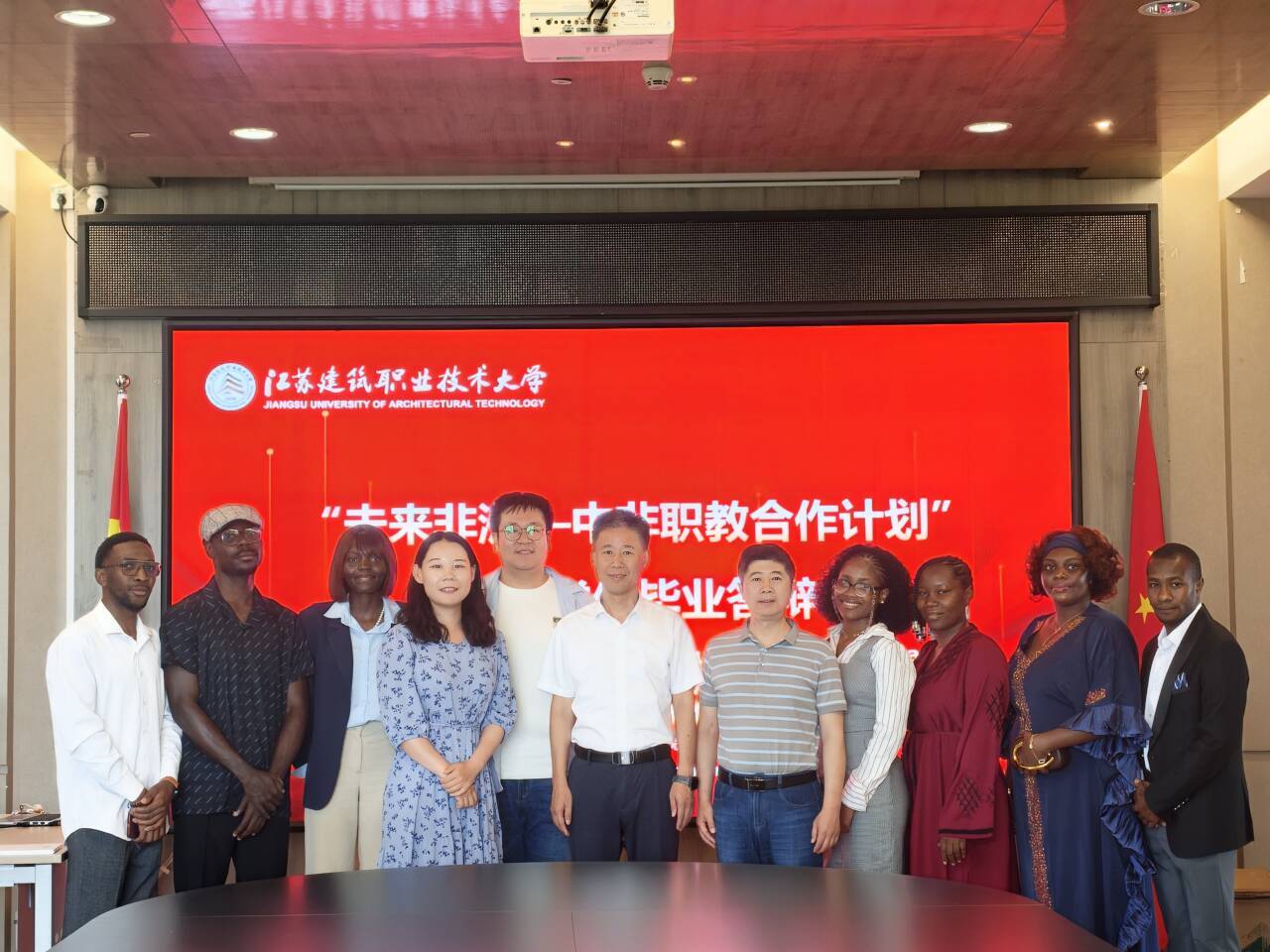 【学制与学历】:三年制,大学专科